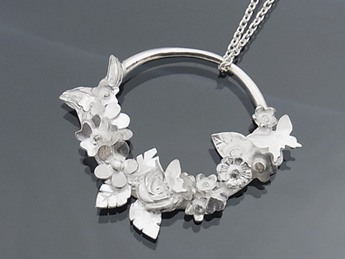 �A�N�Z�T���[����ŗD�G�� �×����q